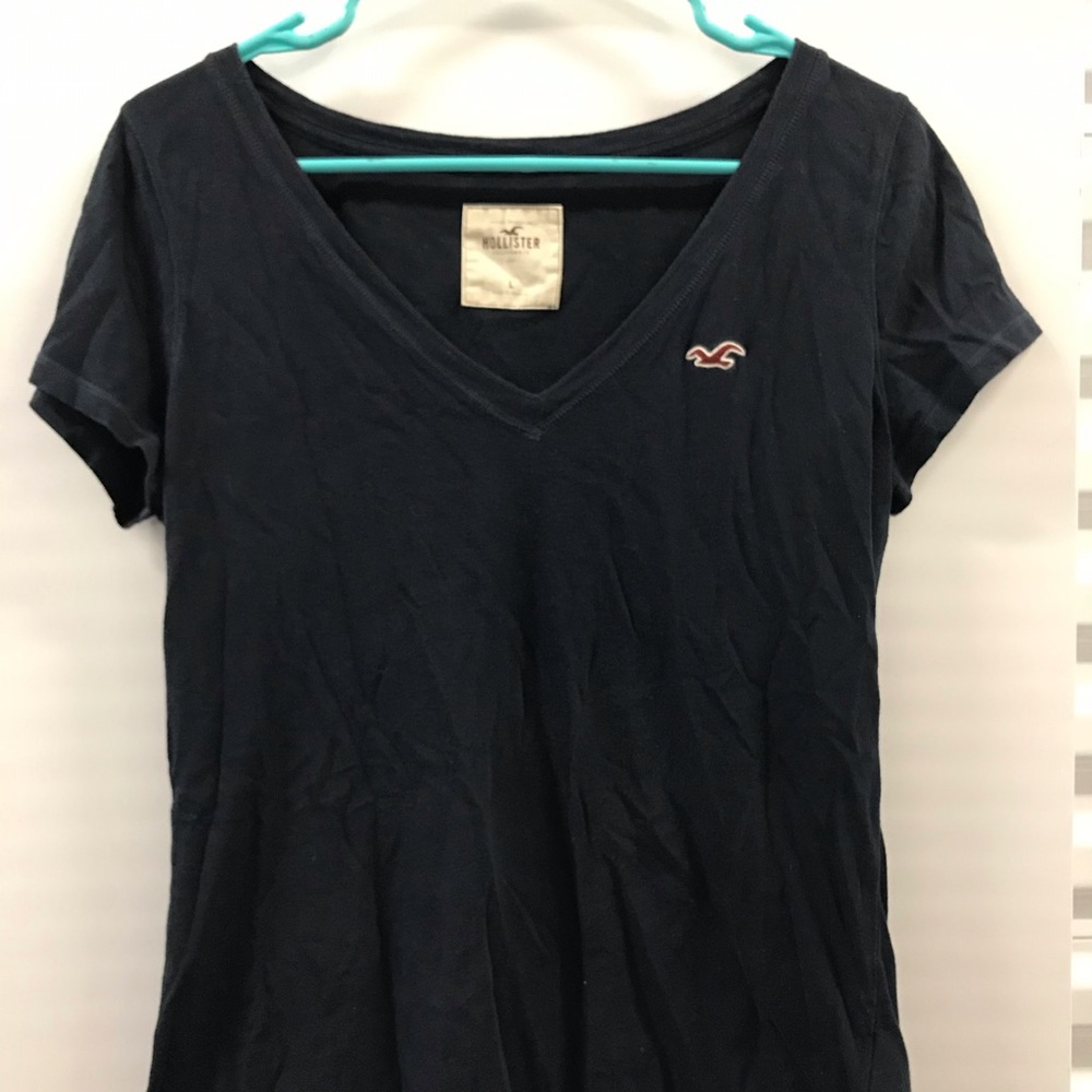 Hollister V-neck